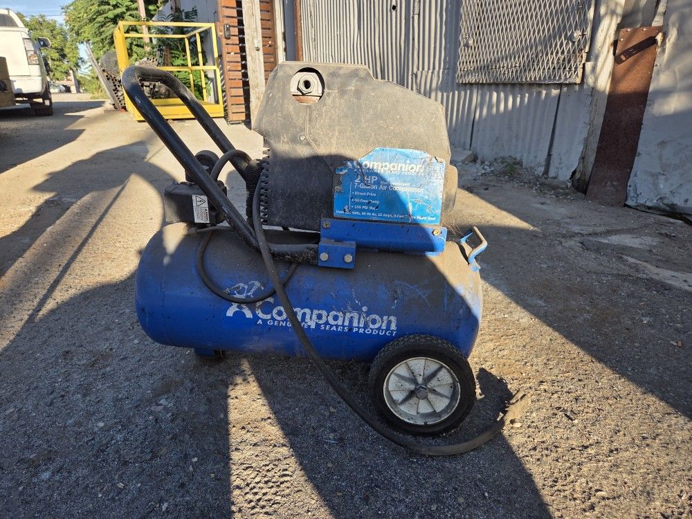 Companion 2 HP 7 Gallon Air Compressor 