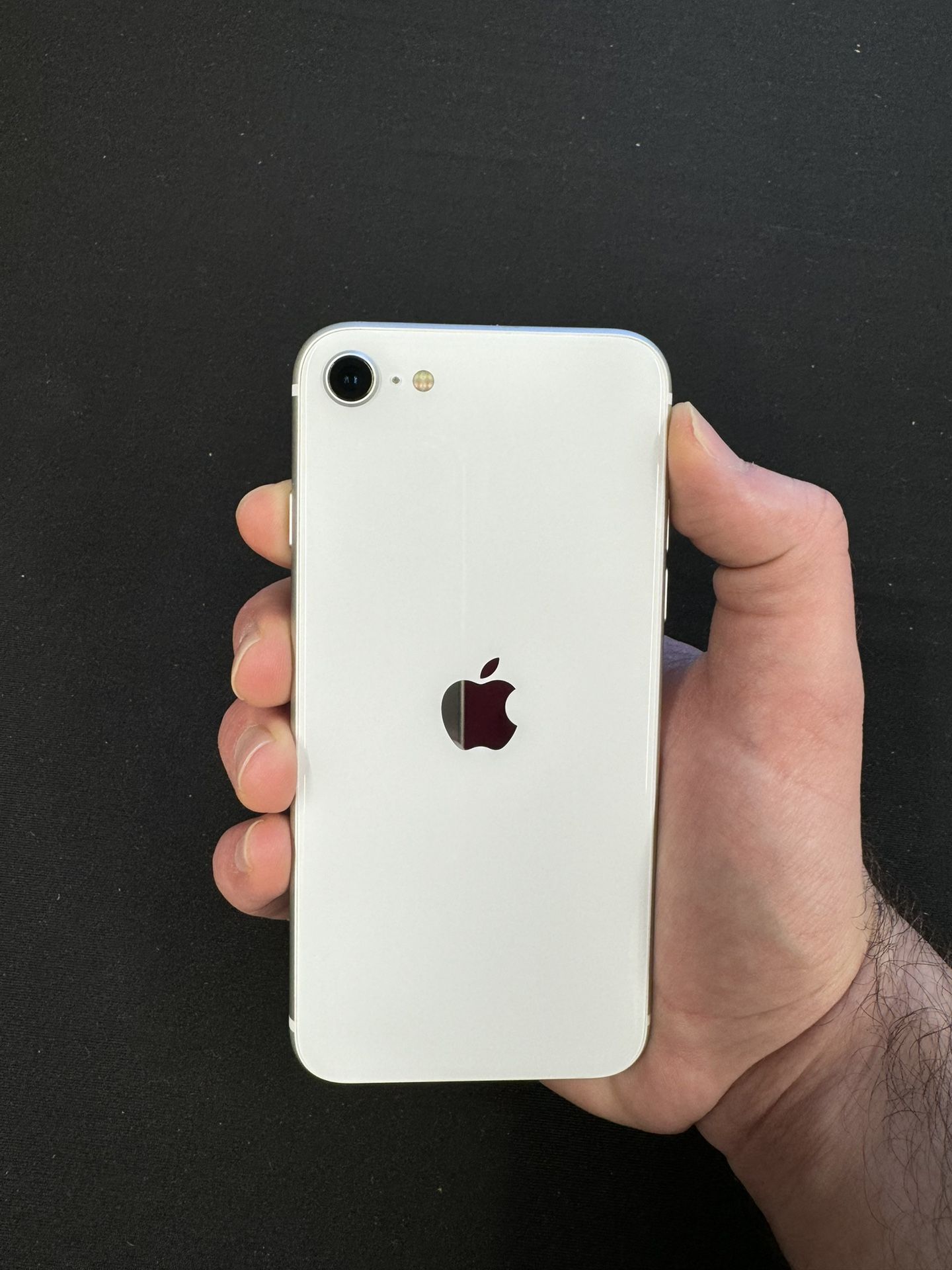 iPhone SE 2020 64 GB (Unlocked) for Sale in Los Angeles, CA - OfferUp