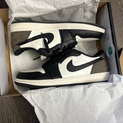 Air Jordan 1 Low 