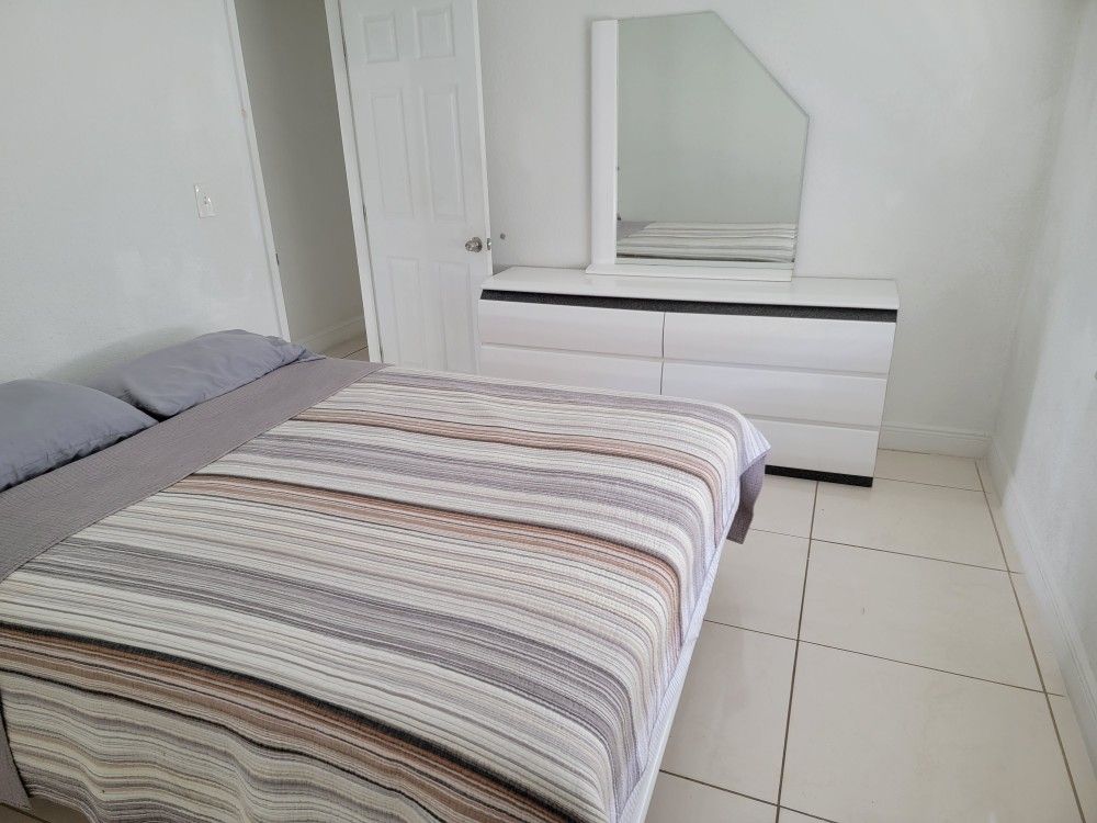 Bed, dressing table with mirror, 1 nightstand, Small dresser