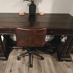 64" W x 31" H - Coastal desk & chair