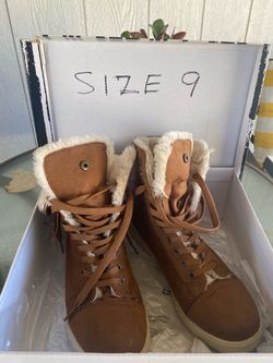 Women boots size 9