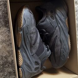 Yeezy 700 ‘utility black’