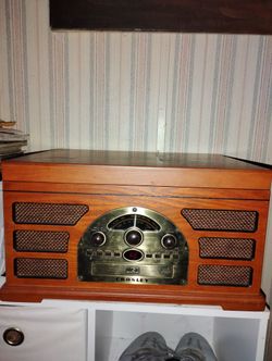 Crosley Multifunction Stereo System With Turntable, CD player, tape Player & Am/FM Stereo