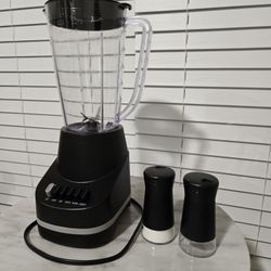 Black Blender With Free Salt & Pepper Shaker 