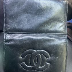 ntage CHANEL Black Caviar Leather CC Logo Envelope Wallet