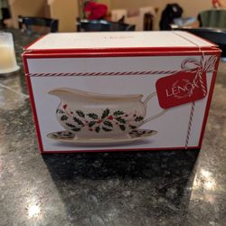 Holiday Lenox Brand Holly Berry Gravy Boat 