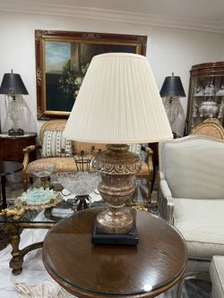 Beautiful Vintage Neo Grec Bronze Urn Lamp 🌷