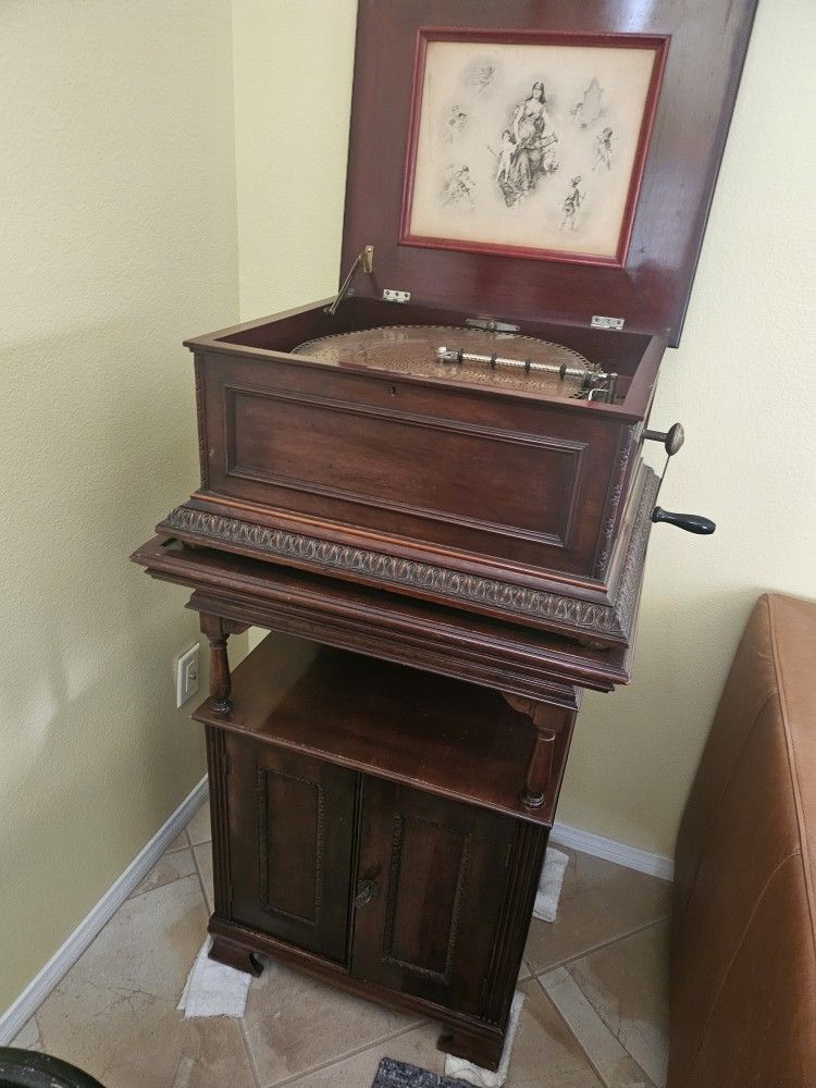 Regina Music Box and Stand