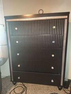 Five drawer dresser and two nightstands and two lamps