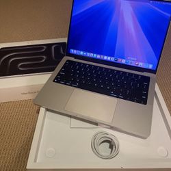 14 Apple MacBook Pro M4 Max 40-Core 128GB RAM 2TB SSD 2024 Black Good 