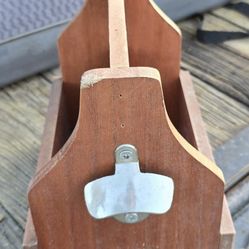 VINTAGE STYLE WOODEN BEER BOTTLE HOLDER WITH BOTTLE OPENER