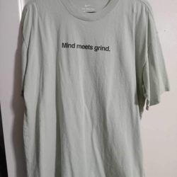Men’s Grey Nike Shirt Large