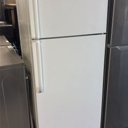 GE Top Freezer Refrigerator 