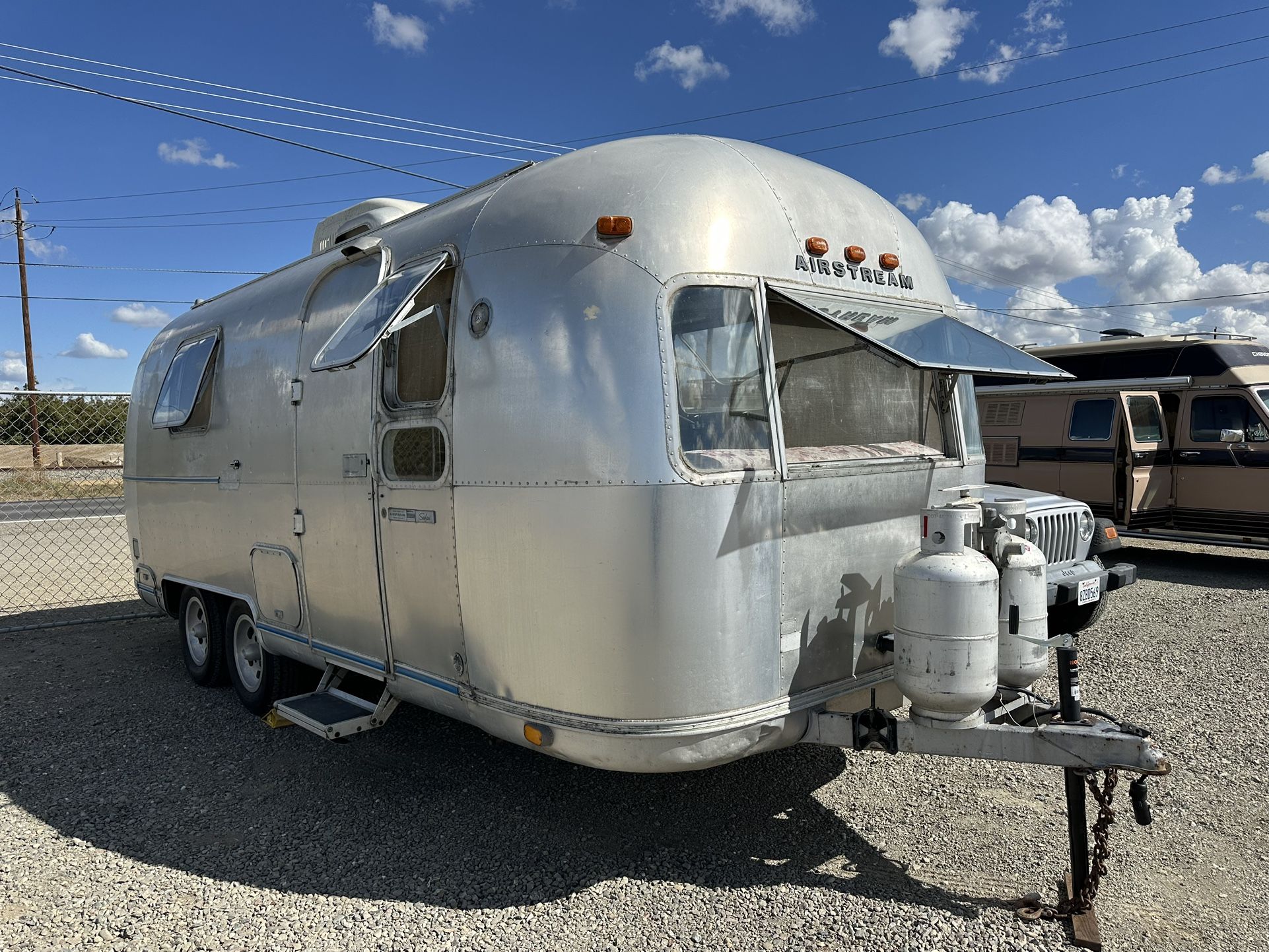 1975 AIRSTREAM SAFARI