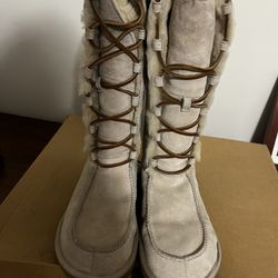 Women’s Ugg Boot Size 7