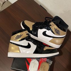 Nike Air Jordan 1 ‘Gold Toe’