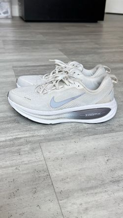 Nike Vomero 18, Size 9