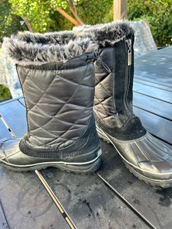 Black Quilted Snow Boots with Faux Fur Trim