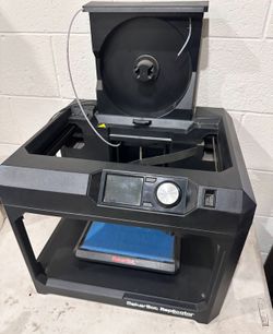 MakerBot Replicator 5th Generation Desktop 3D Printer 🖨️