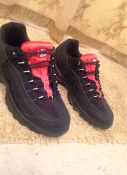 Air maxes great condition comes with Original box.