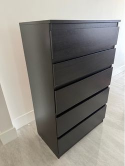 Dresser brown