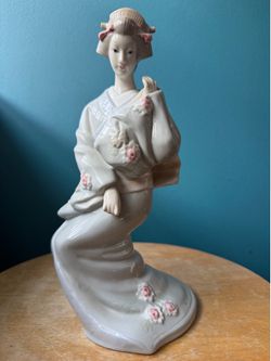 Toyo Japan Glazed Geisha Figurine