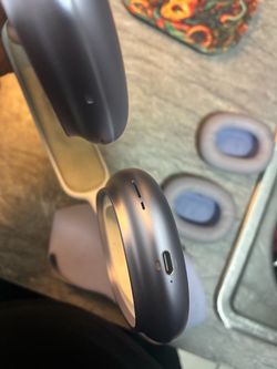 Apple headphones pro max 1