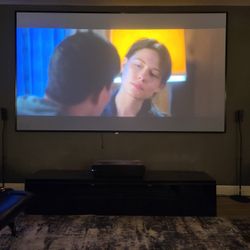 Hisense Short Throw Projector W/Full BOSE Surround Sound