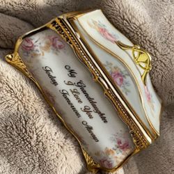 Elegant Bradford Exchange "My Granddaughter, I Love You" Heirloom Porcelain Music Box.