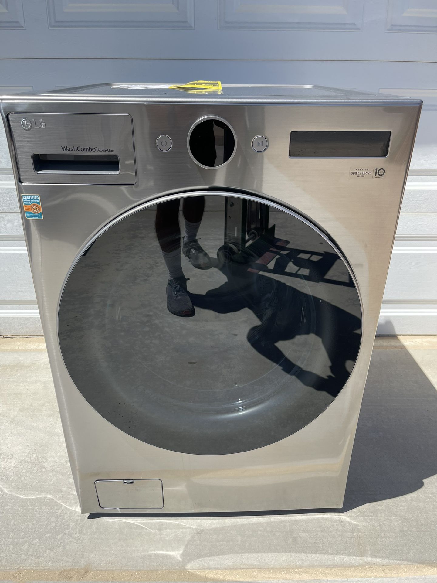 LG 5.0 cu. ft. Mega Capacity Smart Wash Combo All-in-One Washer/Dryer with Inverter HeatPump Technol