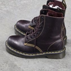 New Dr Martin Boots Women's Sz6