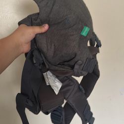 Free baby carrier !