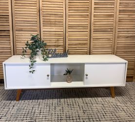 Modern Style TV Stand