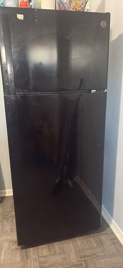 Selling fridge and microwave together