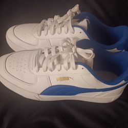 2 pair of Pumas