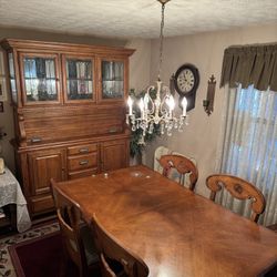 6-Piece Solid Wood Dining Room Set. 6’ Dining Table with 3’ Leaf to extend to 9’, 4 Chairs, & 7x5’ Hutch! Bought at Ashley and in excellent shape!  Cu