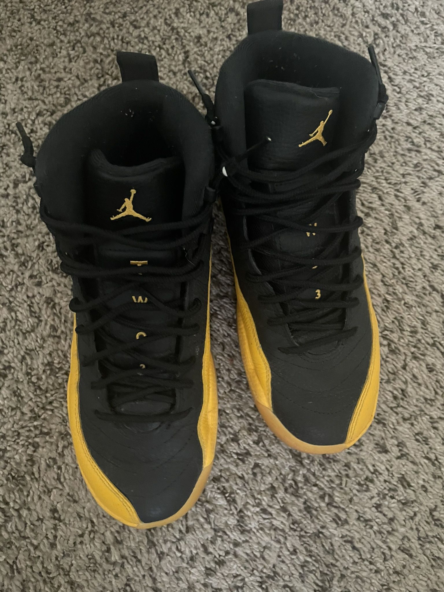 Jordan 12 University Gold Size 7Y
