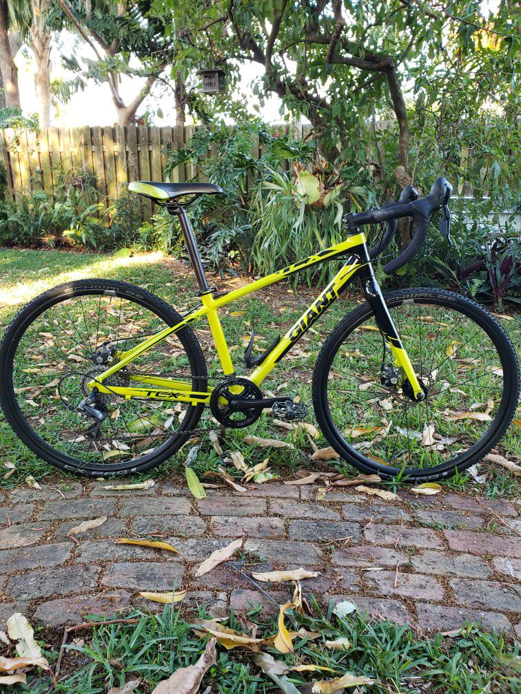 Giant TCX Espoir yellow Gravel Road Bike