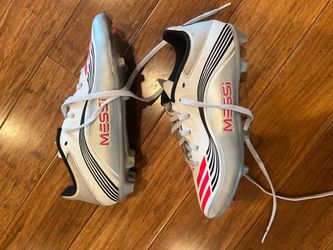 Messi F 50 league cleats - size 4.5 boys