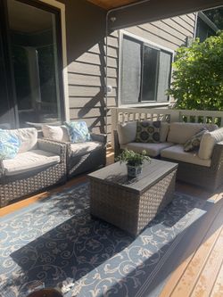 Patio set * cushions included*