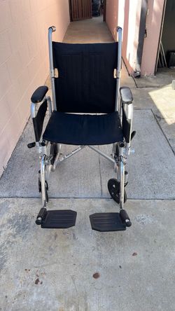 Folding Wheelchair with Footrests