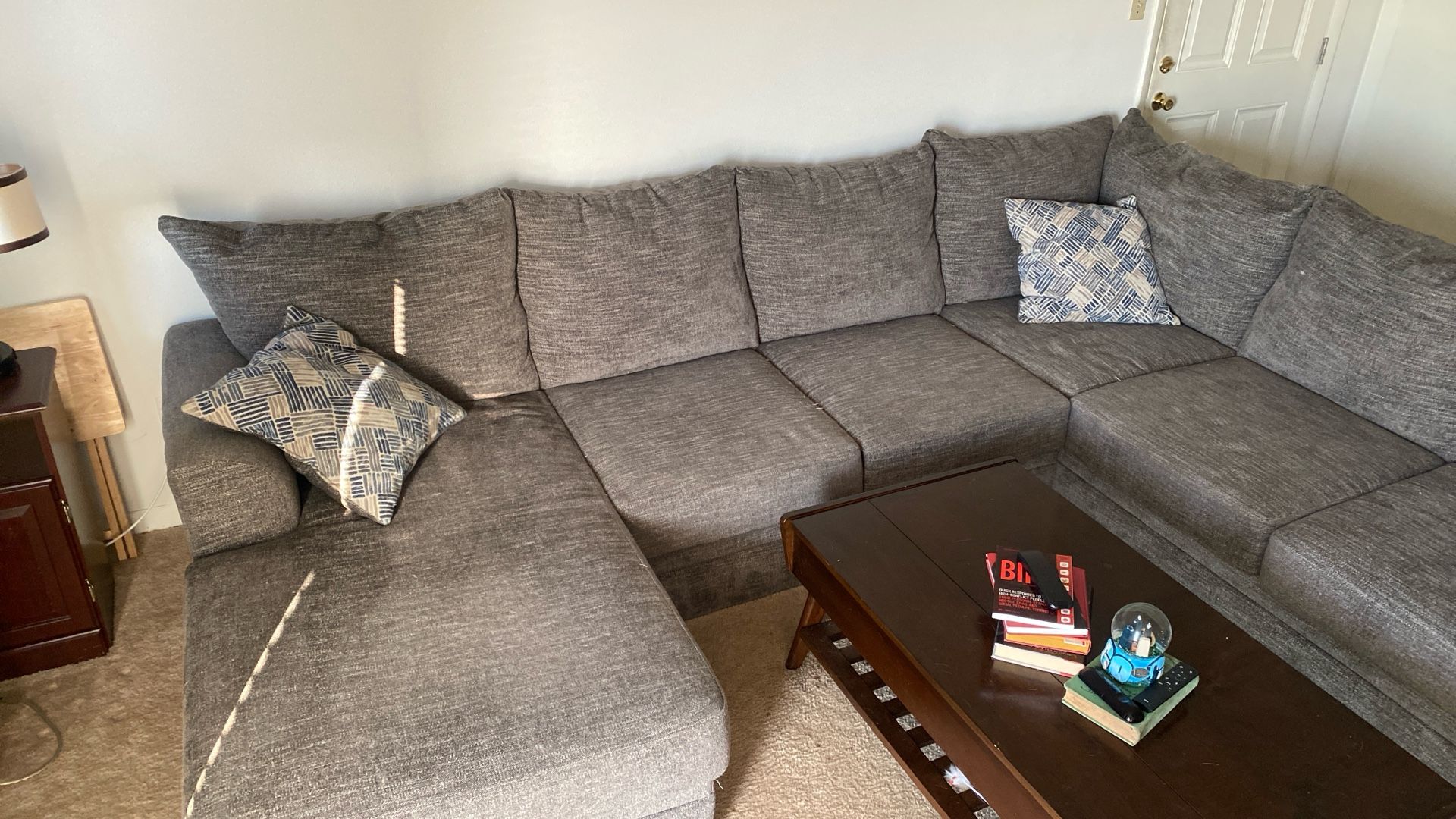 8’6x10’5 Sectional Couch