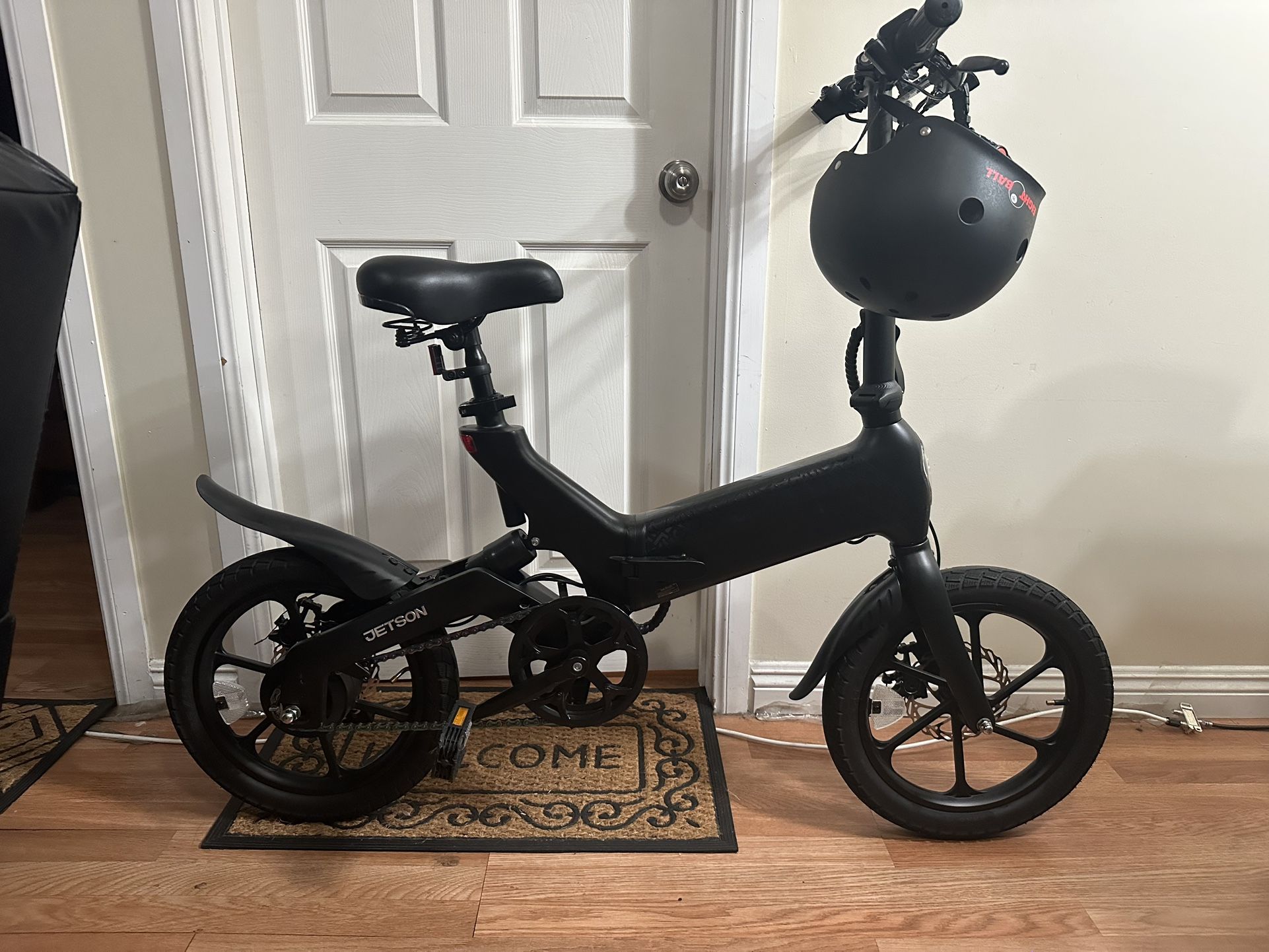 Bicicleta Electrica “ Jetson “ Semi Nueva ( Like New) En Excelente Condición. Incluy Cargador Y Casco Precio Firme