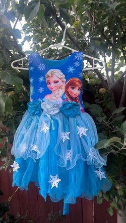 Girls dress size small 4/5