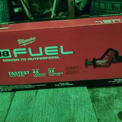 Milwaukee M18 Hacksaw