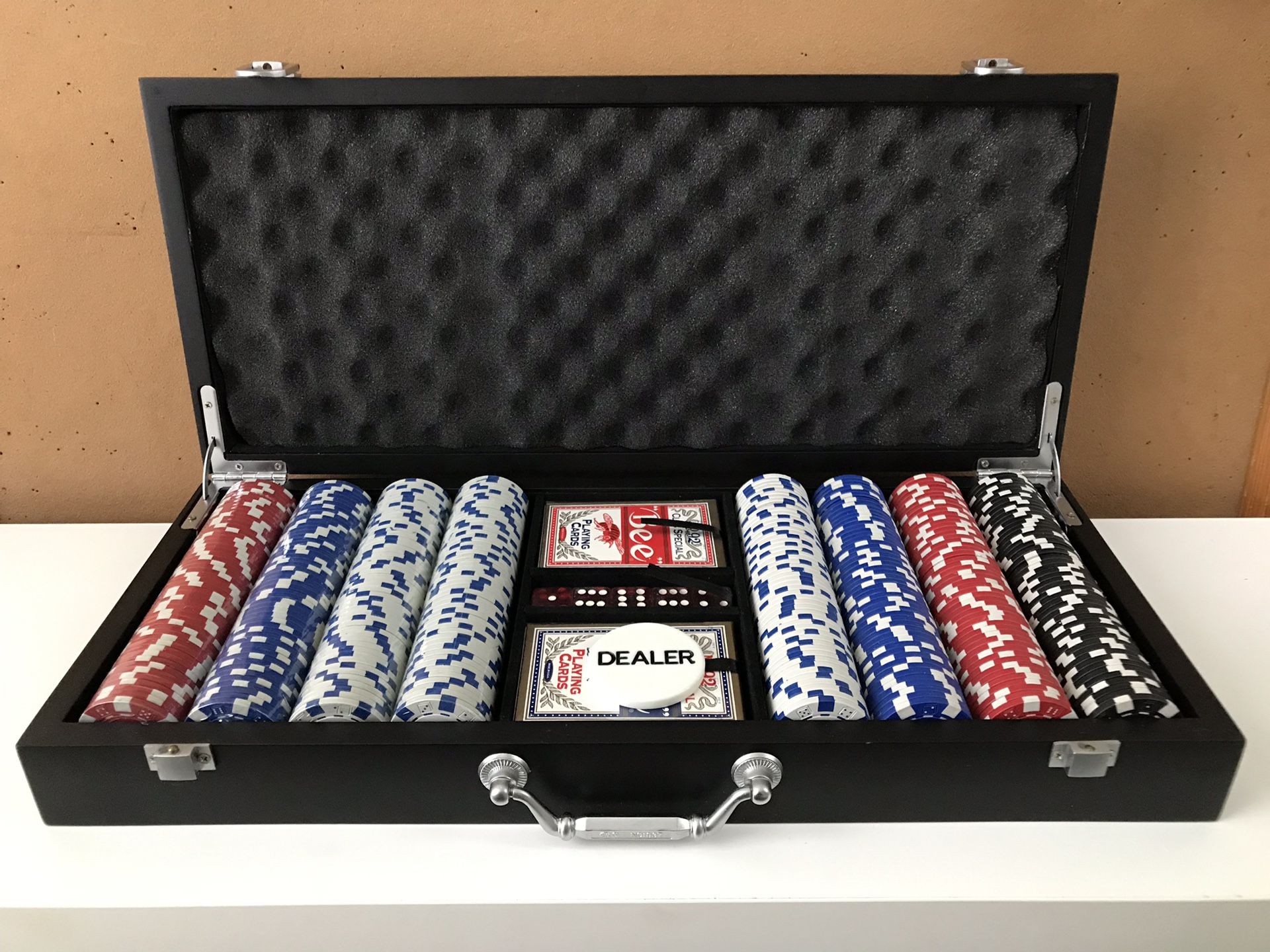 Brookstone 400 pc Poker Chip Collector Set