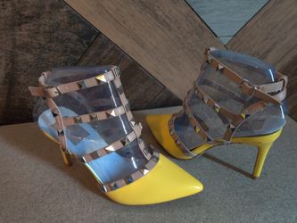 MIX livaren bright yellow heels size 6
