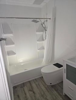 Noah William Home Tub Wall
