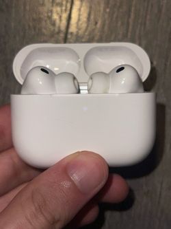 Slightly Used AirPods Pro 3
